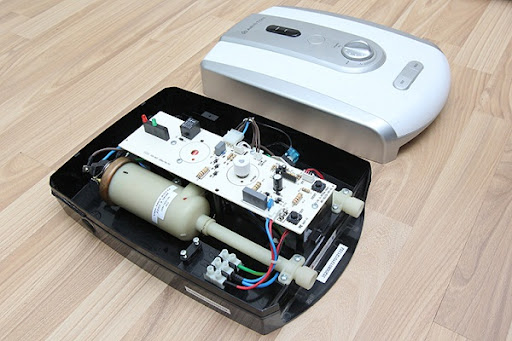 Phát ra tiếng ồn khi hoạt động